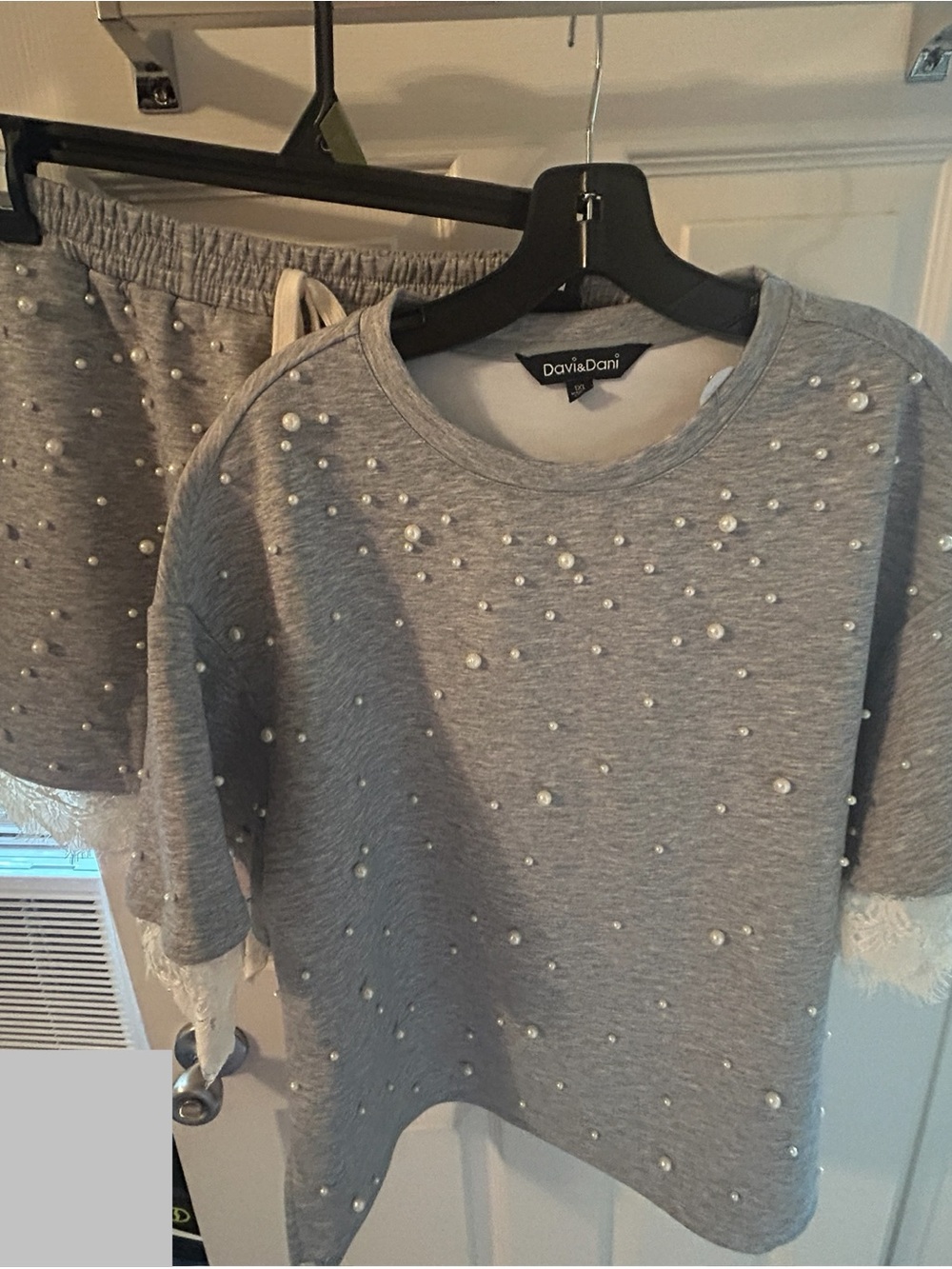 Davi and Dani Women’s Grey Pearl-Embellished and Lace Top Shorts Set